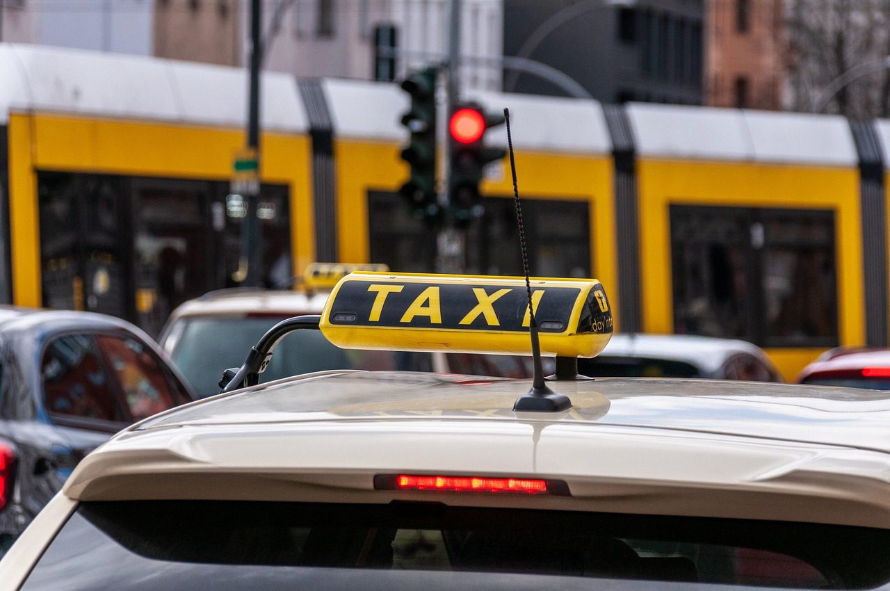 Reasons to Choose Ridesharing Over Traditional&nbsp;Taxis